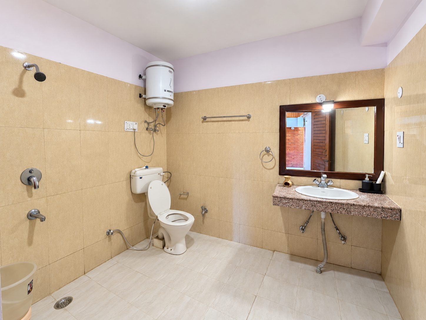 Premium Room washroom at Kanyal Heights