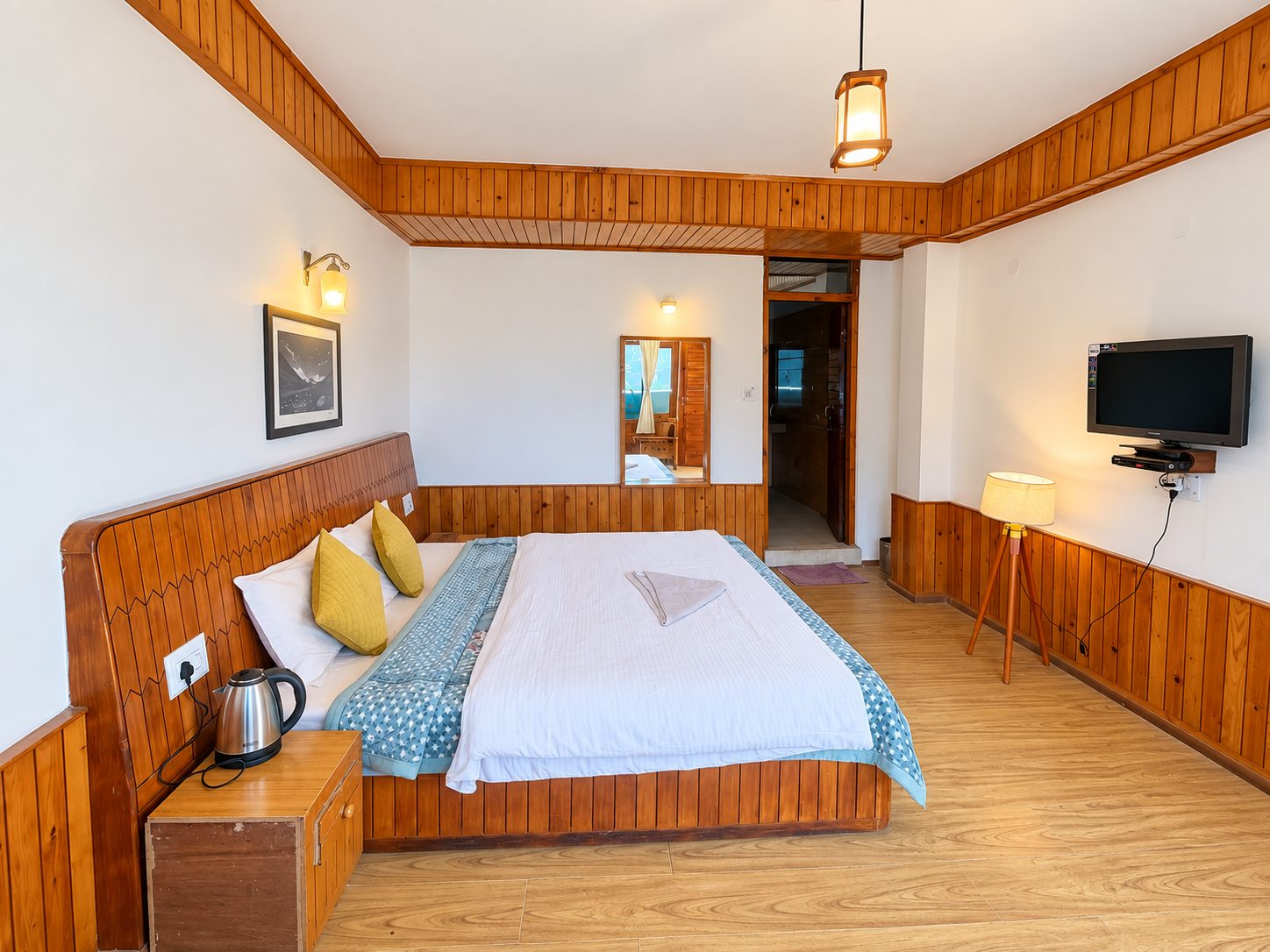 Superior Room at Kanyal Heights